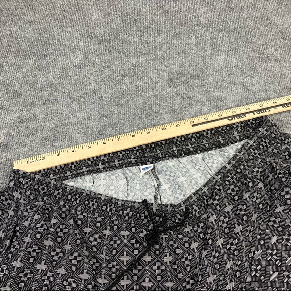 Old Navy Tribal Ikat Print Shorts, Black and White, Size Xl drawstring - Picture 2 of 9